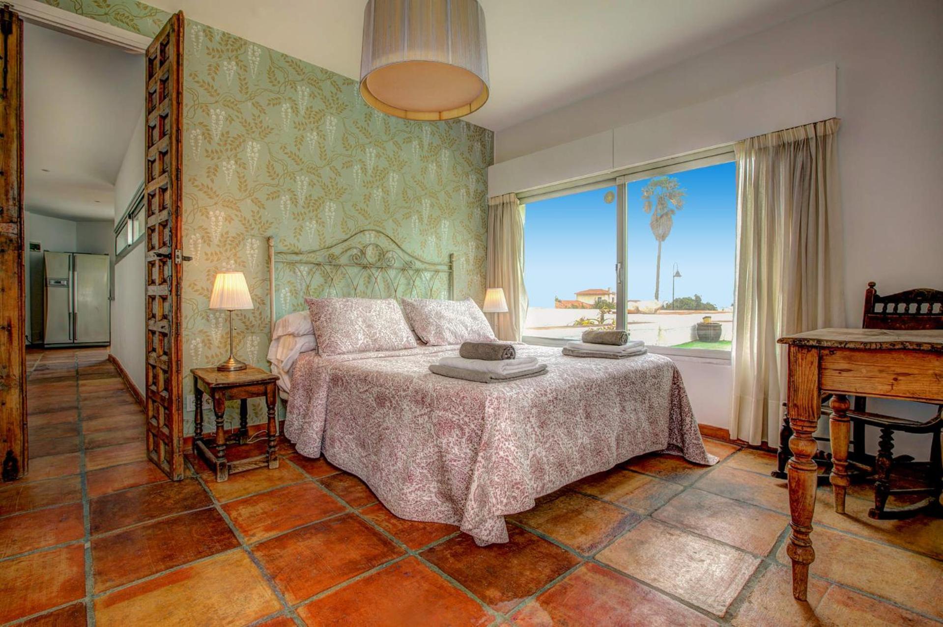 Sunshine Laughter & Sea Views Holiday home *