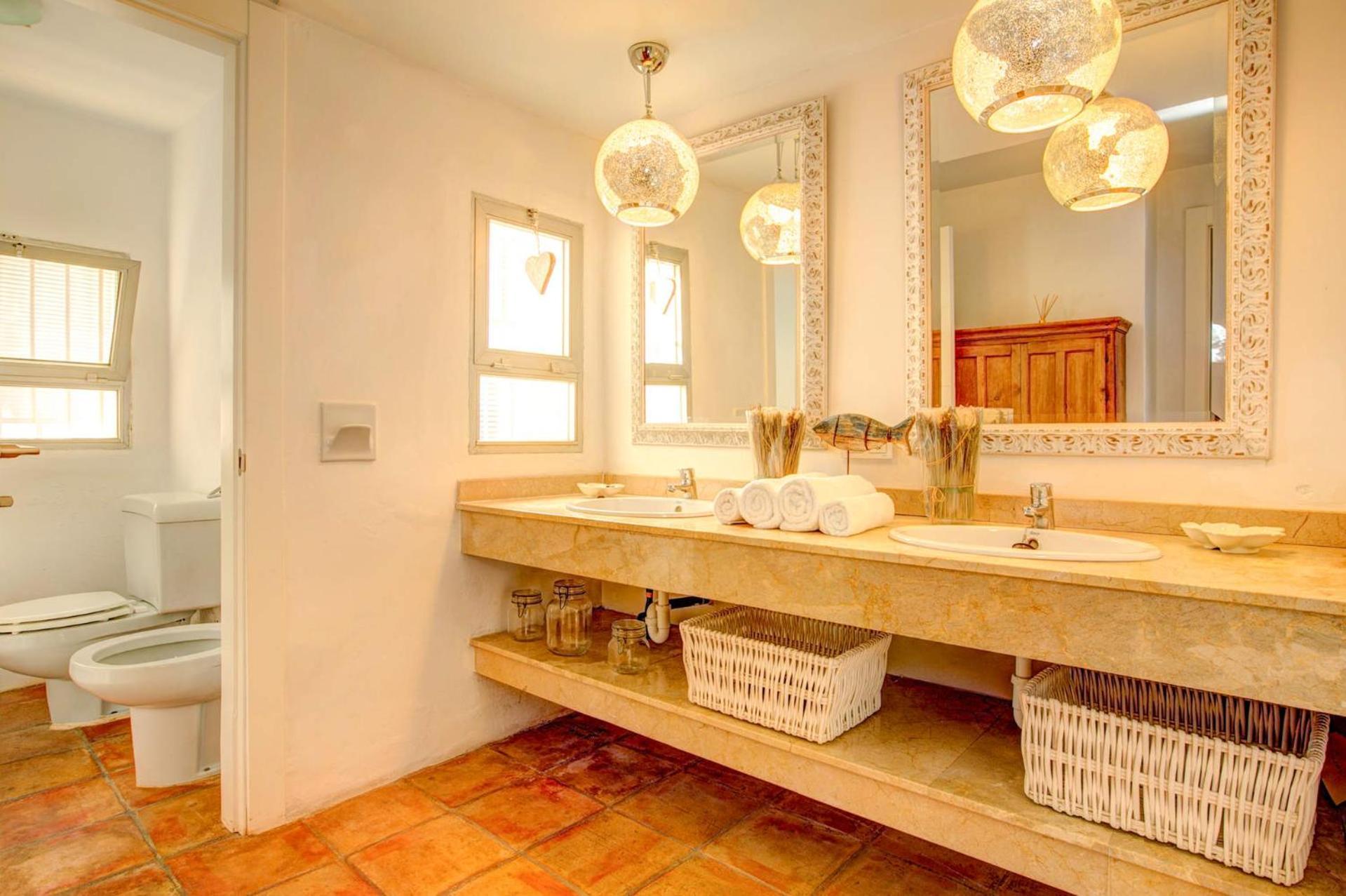 Holiday home Sunshine Laughter & Sea Views *
