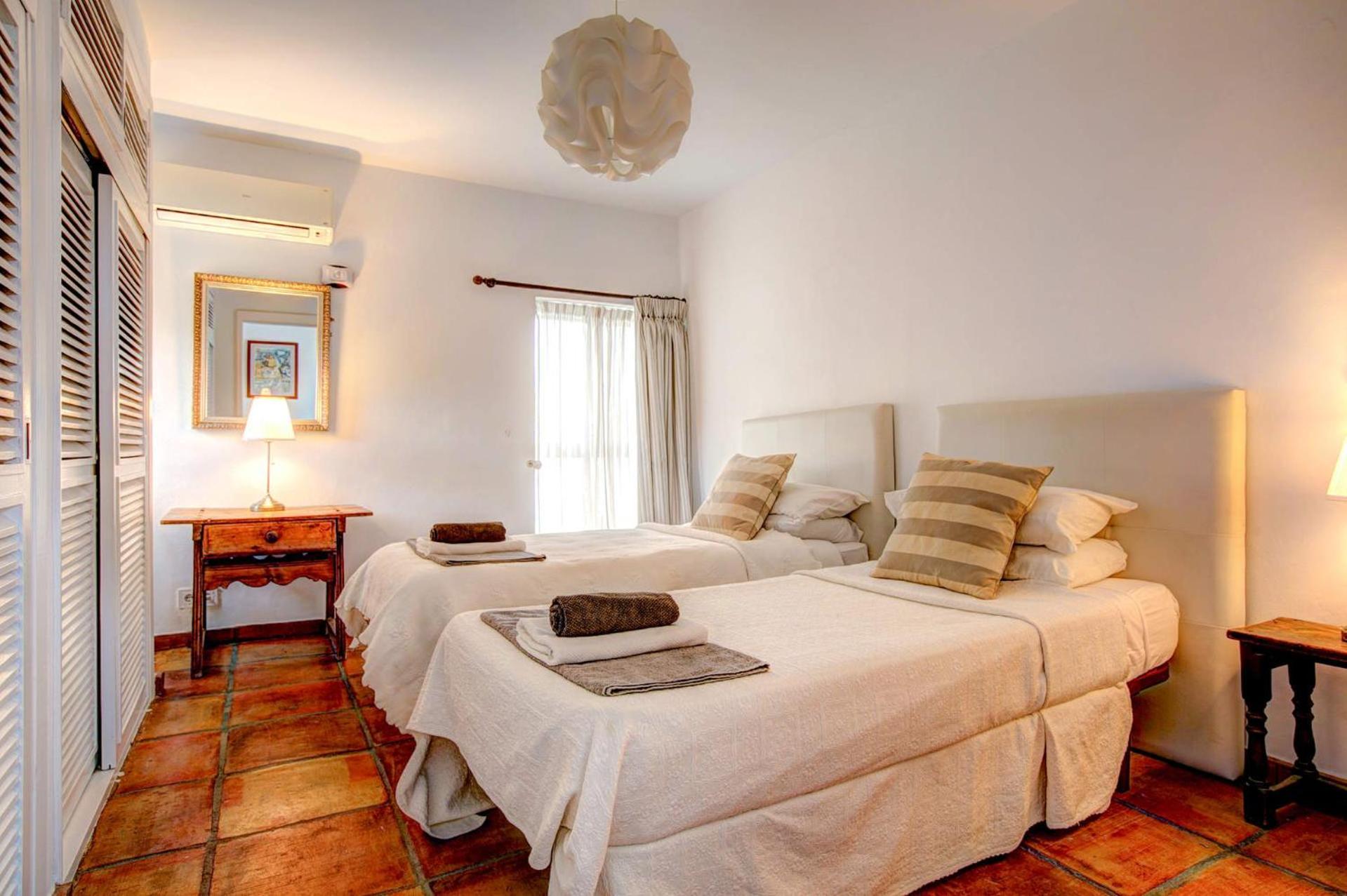 Sunshine Laughter & Sea Views Holiday home