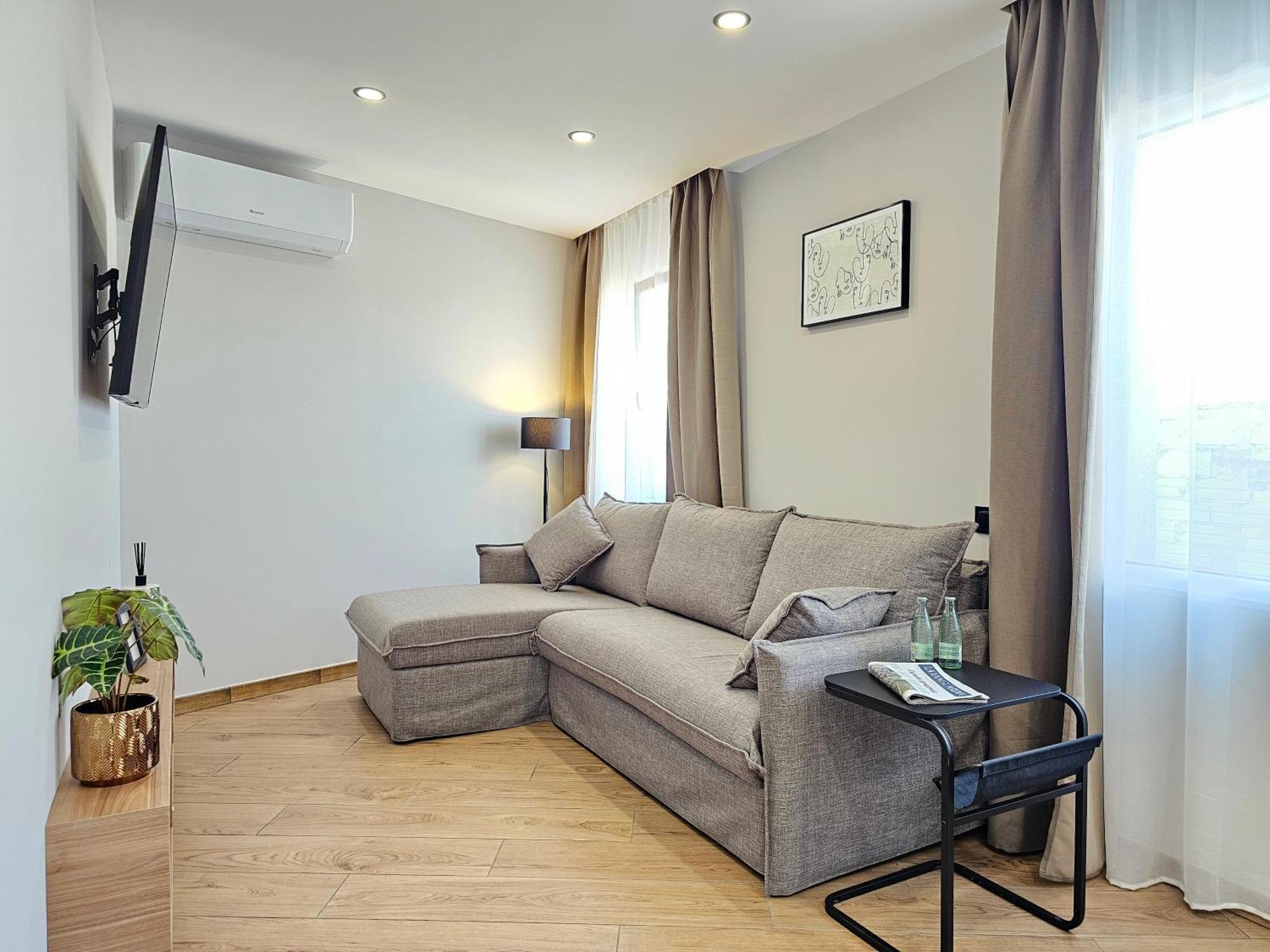 Lagom New, 5 Min Walk From The Sea Hostel *