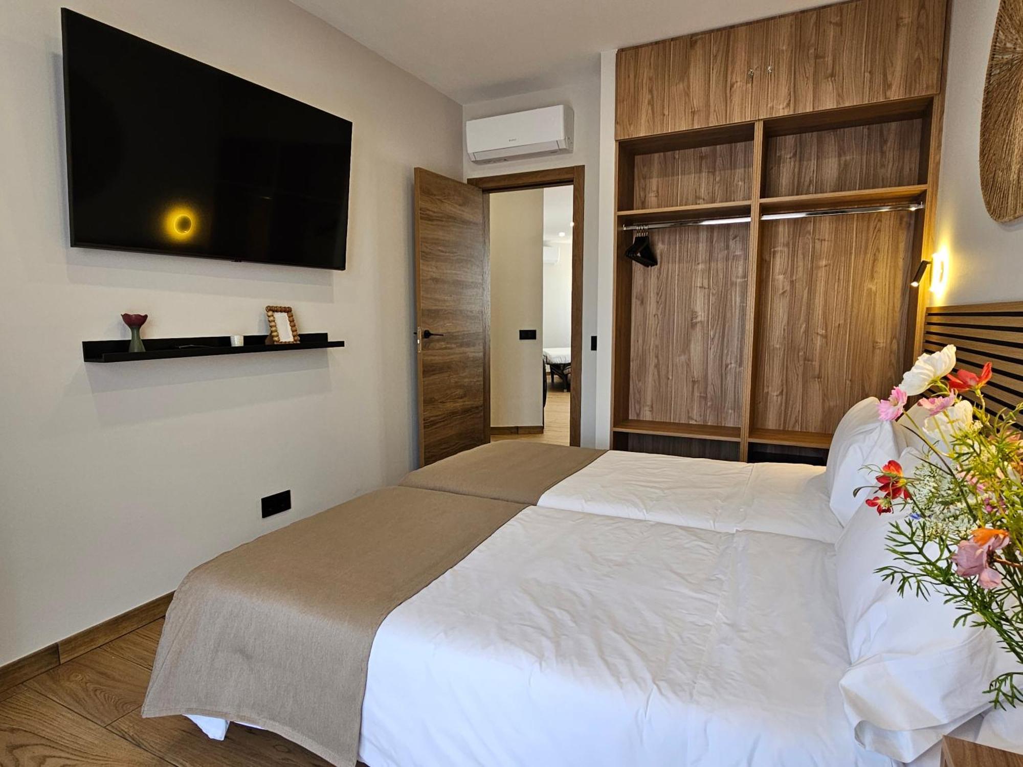 Lagom New, 5 Min Walk From The Sea Hostel *