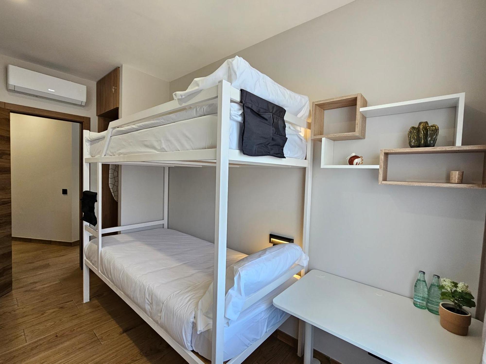 Lagom New, 5 Min Walk From The Sea Hostel *