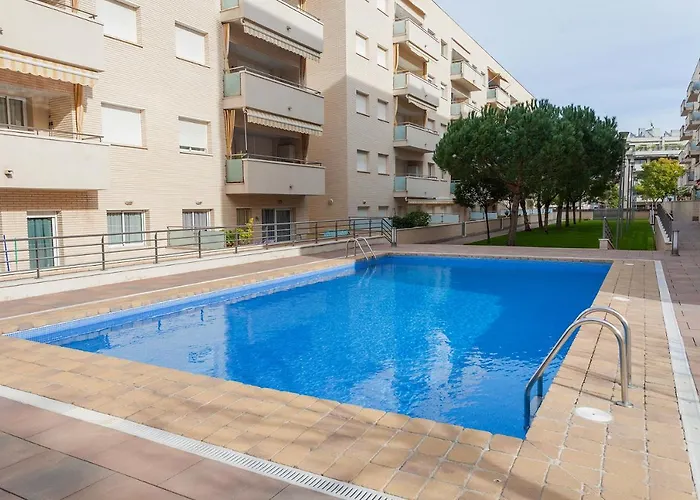 Comfortable Apartment With A Swimming Pool, 250M To The Sea.