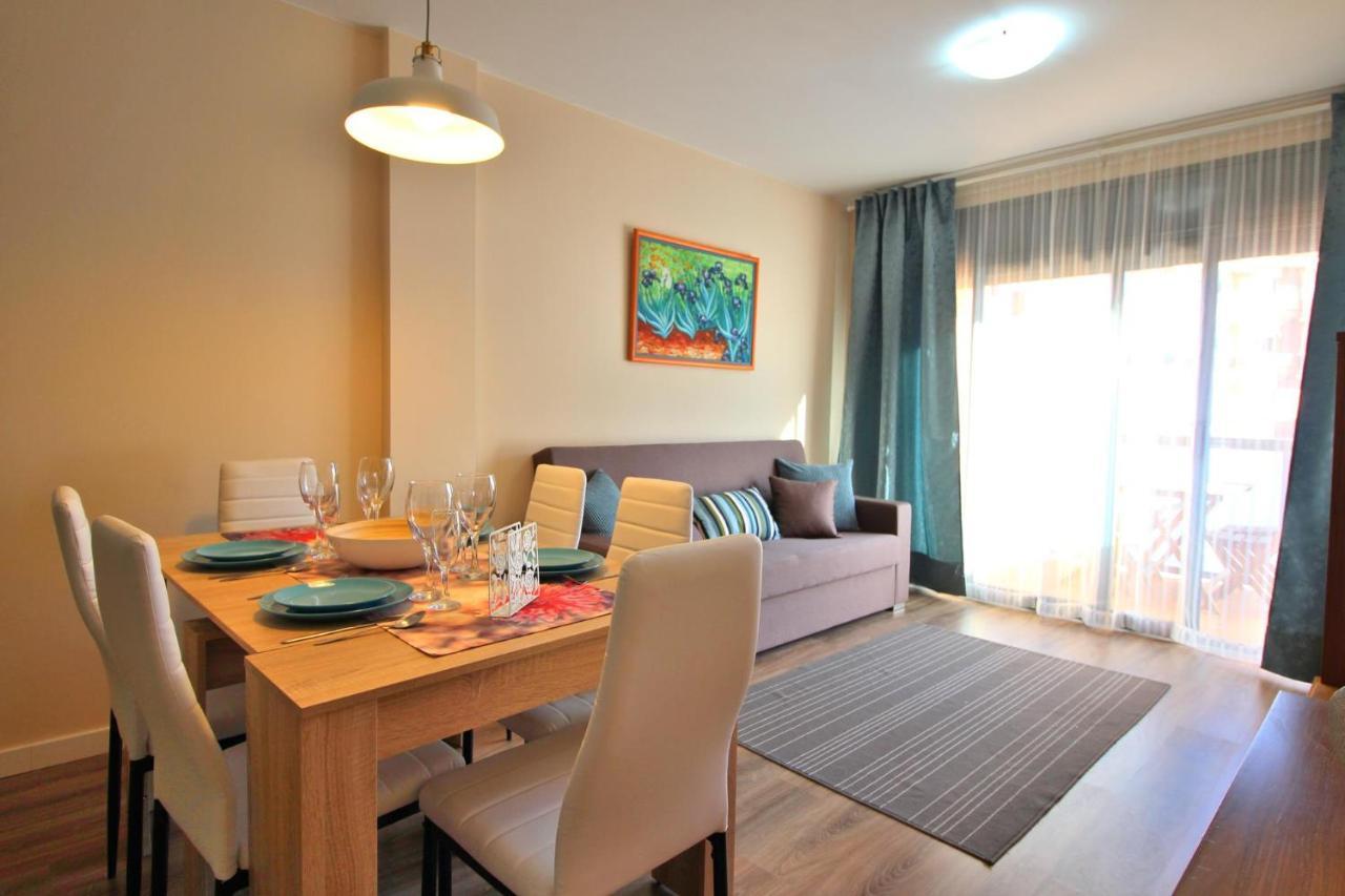Al15 - 1 Familias A 300 M Playa Fenals Lloret de Mar