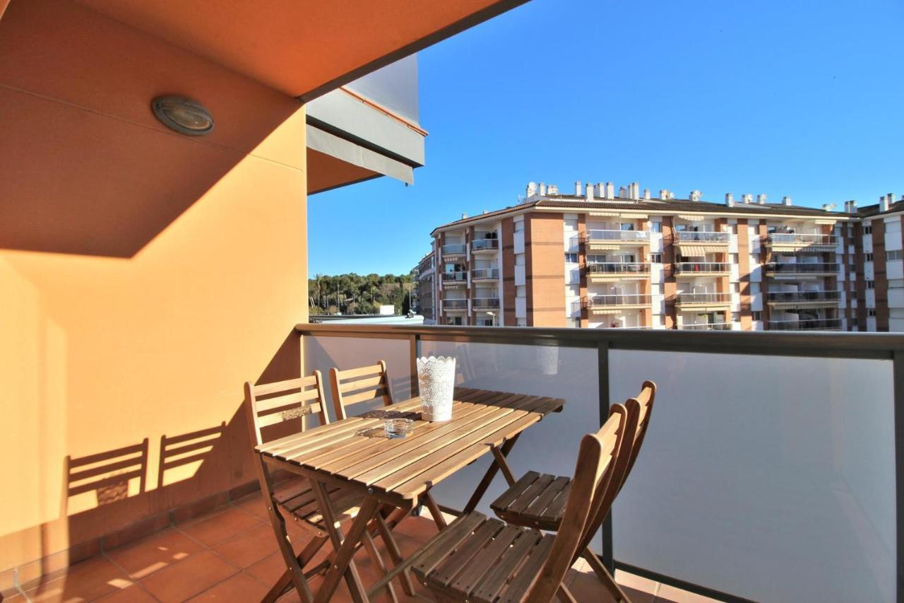 Al15 - 1 Familias A 300 M Playa Fenals Lloret de Mar