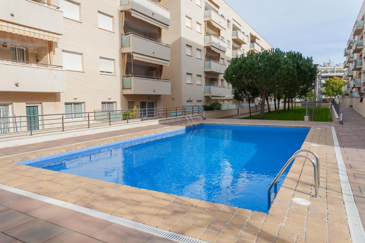 Comfortable With A Swimming Pool, 250m To The Sea. *