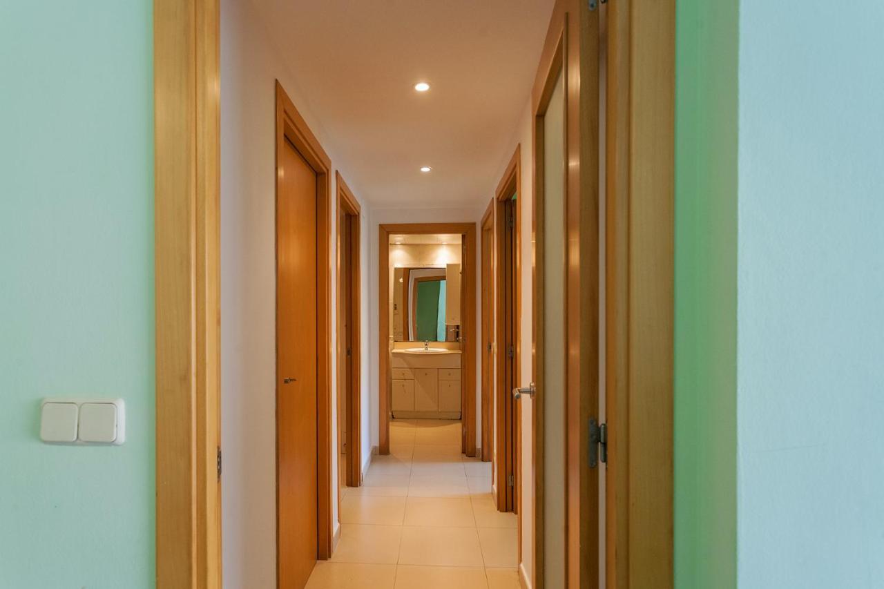 Comfortable With A Swimming Pool, 250m To The Sea. *