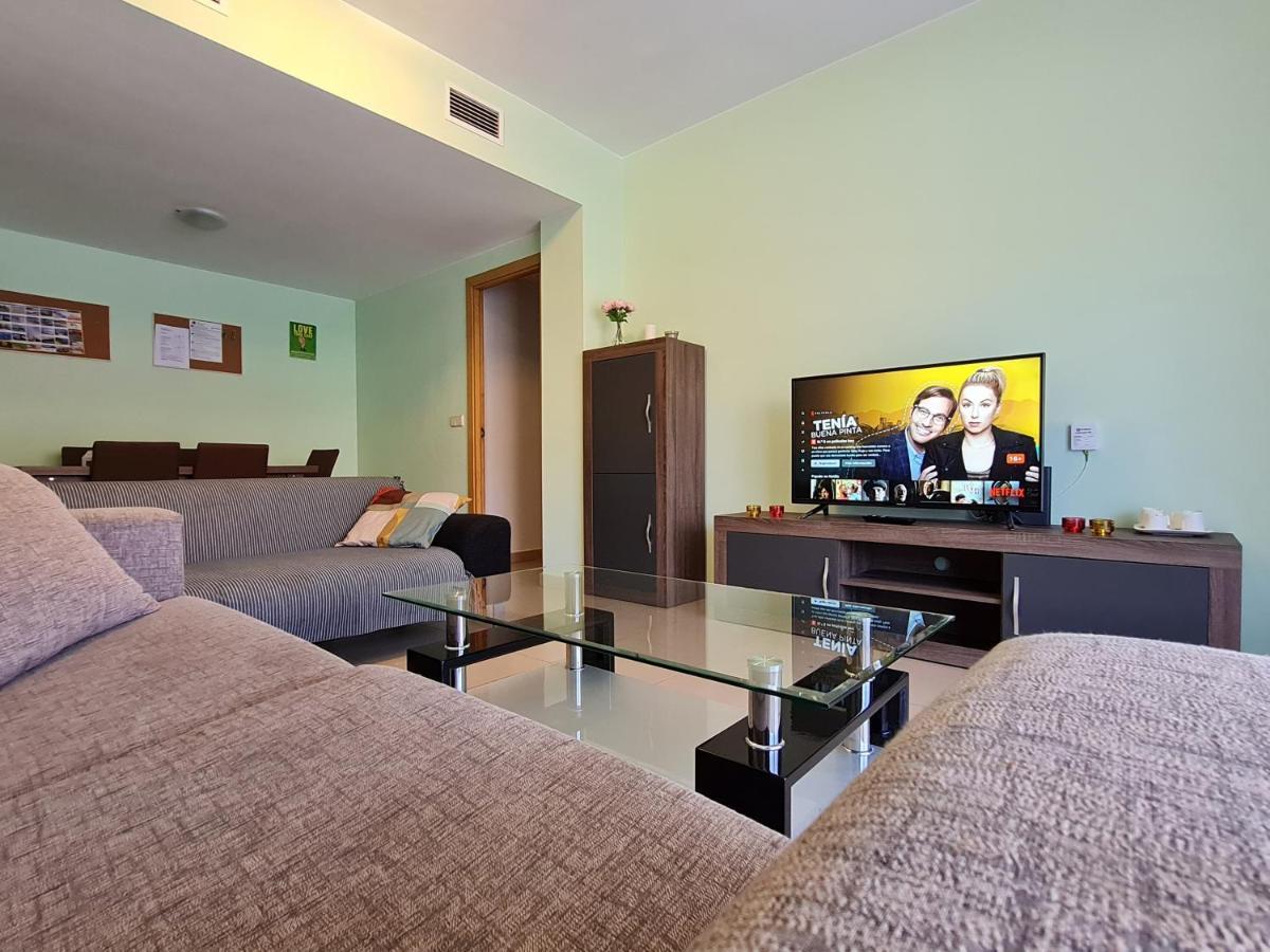 Comfortable With A Swimming Pool, 250m To The Sea.