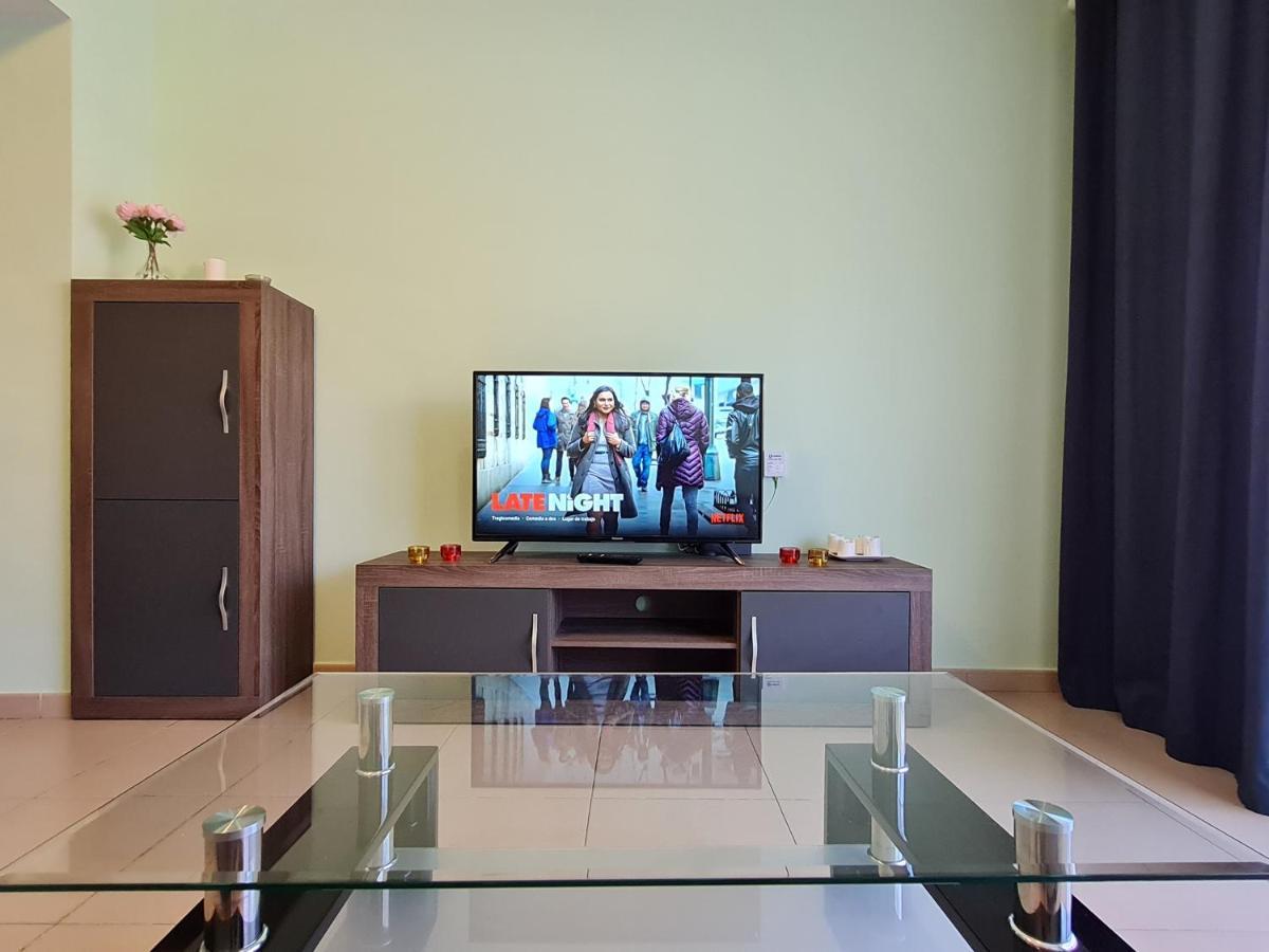 Apartment Comfortable With A Swimming Pool, 250m To The Sea. *