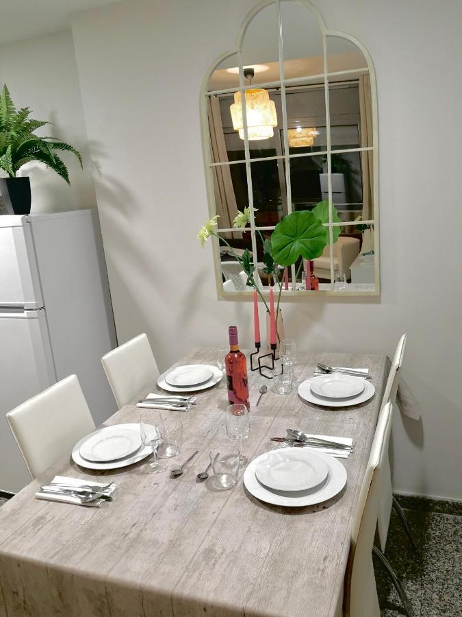 Seahomes Vacations, Beach&pool, In Fenals Appartement *
