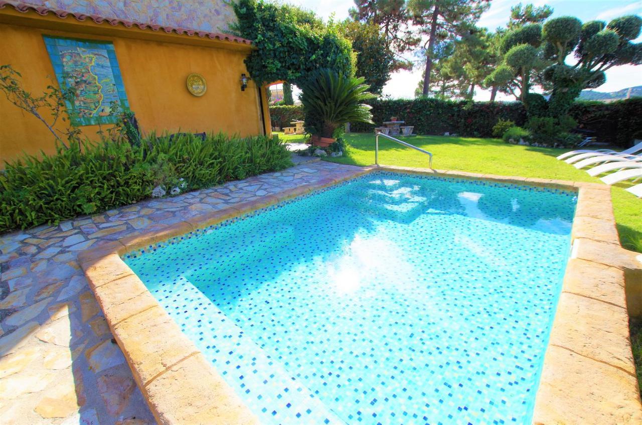 Villa V&v Lloret - Elsa: Luxurious 10-person With Dual Pools And Lush Garden