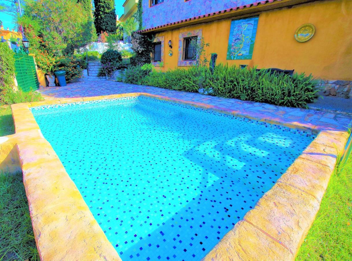 V&v Lloret - Elsa: Luxurious 10-person With Dual Pools And Lush Garden Villa Lloret de Mar