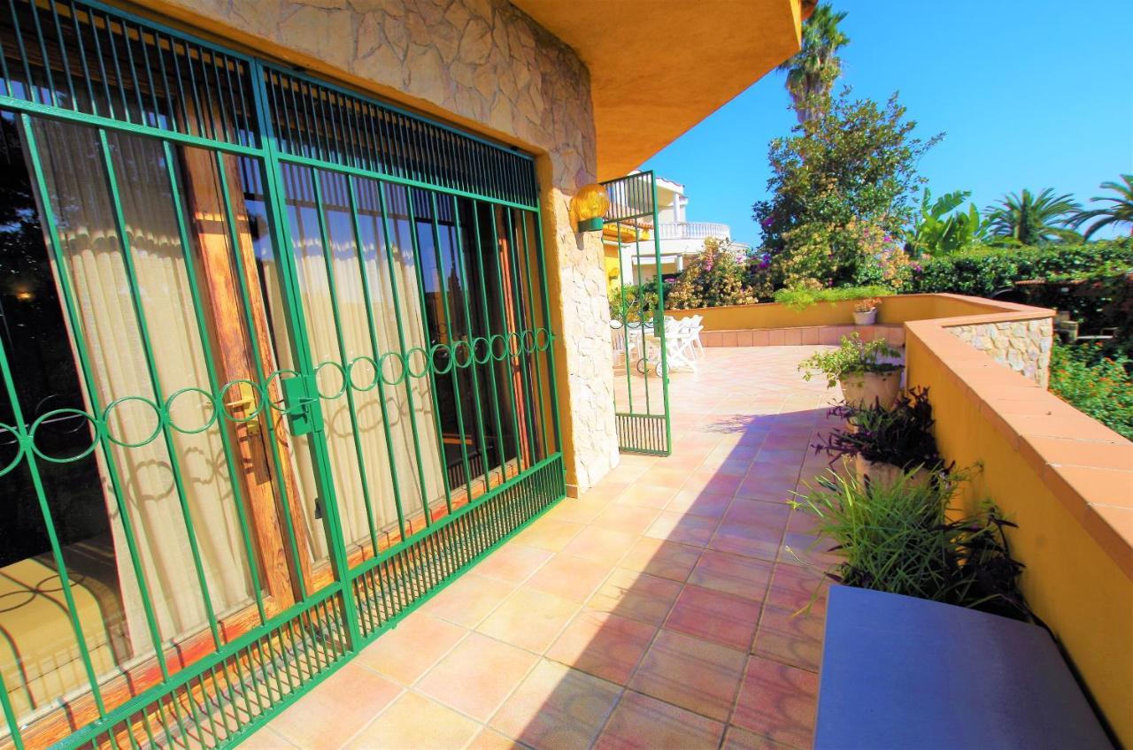 V&v Lloret - Elsa: Luxurious 10-person With Dual Pools And Lush Garden