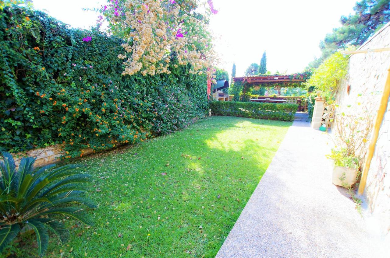V&v Lloret - Elsa: Luxurious 10-person With Dual Pools And Lush Garden Villa