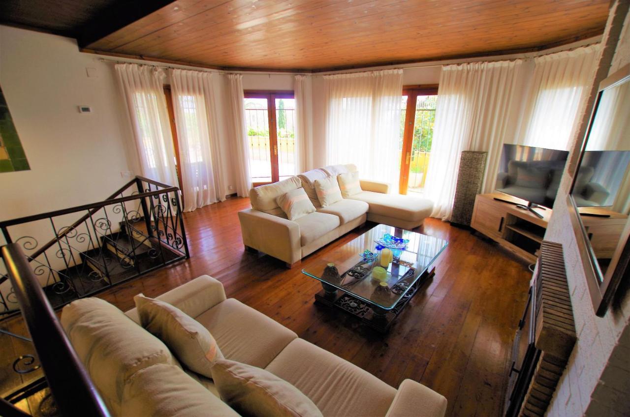 V&v Lloret - Elsa: Luxurious 10-person With Dual Pools And Lush Garden Villa Lloret de Mar