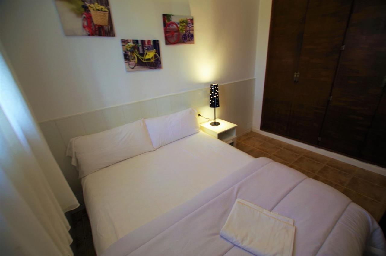 V&v Lloret - Elsa: Luxurious 10-person With Dual Pools And Lush Garden