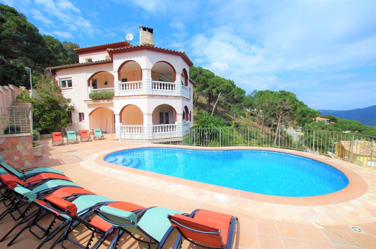 Villa Christine: Luxurious 17-person With Pool And Barbecue Lloret de Mar