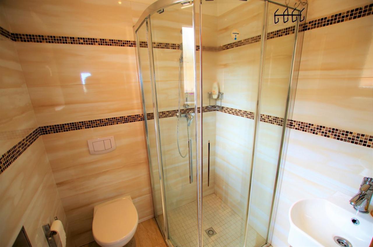 Villa Christine: Luxurious 17-person With Pool And Barbecue *