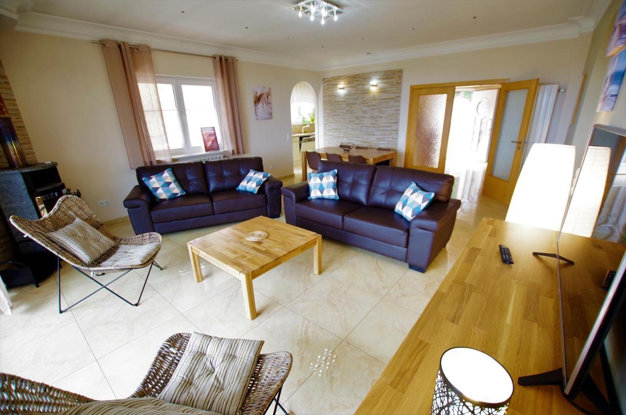 Christine: Luxurious 17-person With Pool And Barbecue *