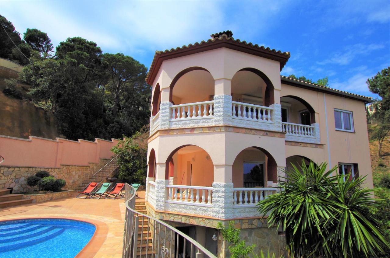 Christine: Luxurious 17-person With Pool And Barbecue *