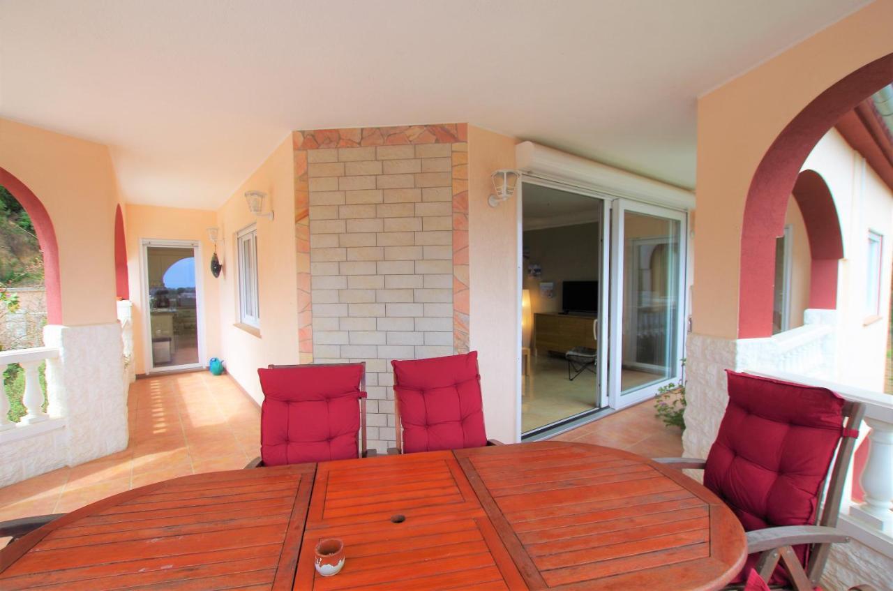 Christine: Luxurious 17-person With Pool And Barbecue *