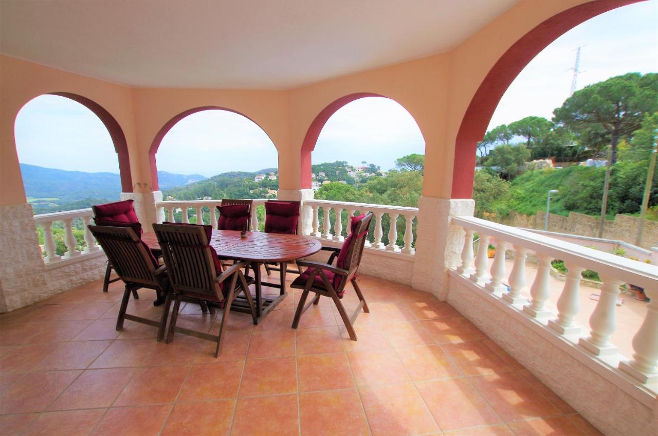 Christine: Luxurious 17-person With Pool And Barbecue Villa