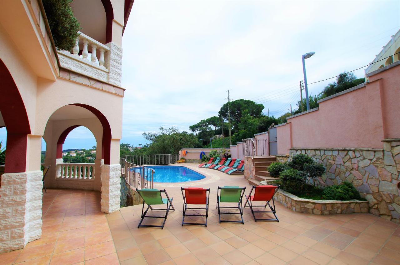 Villa Christine: Luxurious 17-person With Pool And Barbecue Lloret de Mar