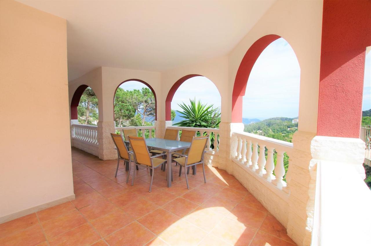 Villa Christine: Luxurious 17-person With Pool And Barbecue Lloret de Mar