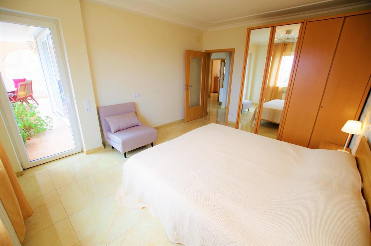 Christine: Luxurious 17-person With Pool And Barbecue Lloret de Mar