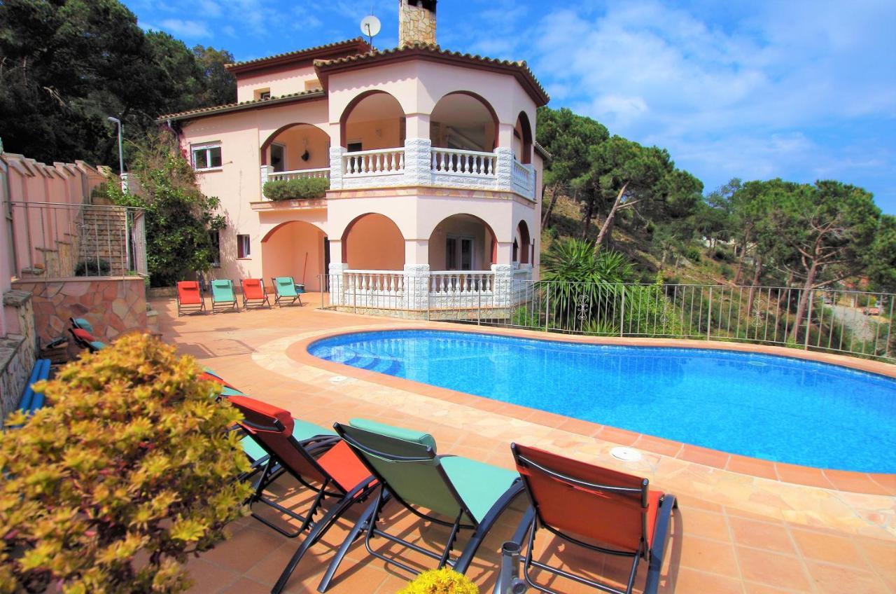 Christine: Luxurious 17-person With Pool And Barbecue
