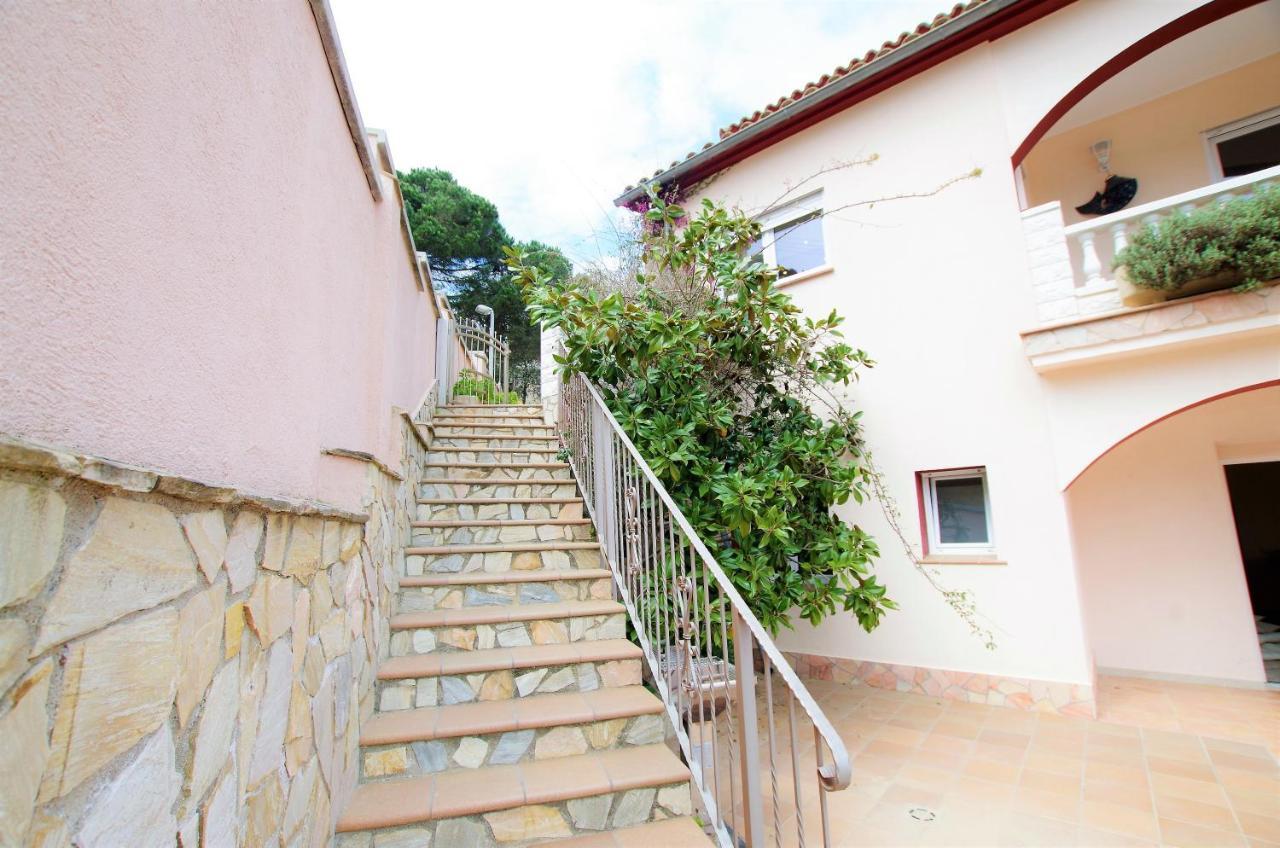 Christine: Luxurious 17-person With Pool And Barbecue Lloret de Mar