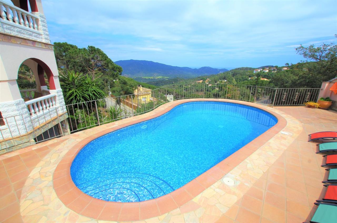 Christine: Luxurious 17-person With Pool And Barbecue *