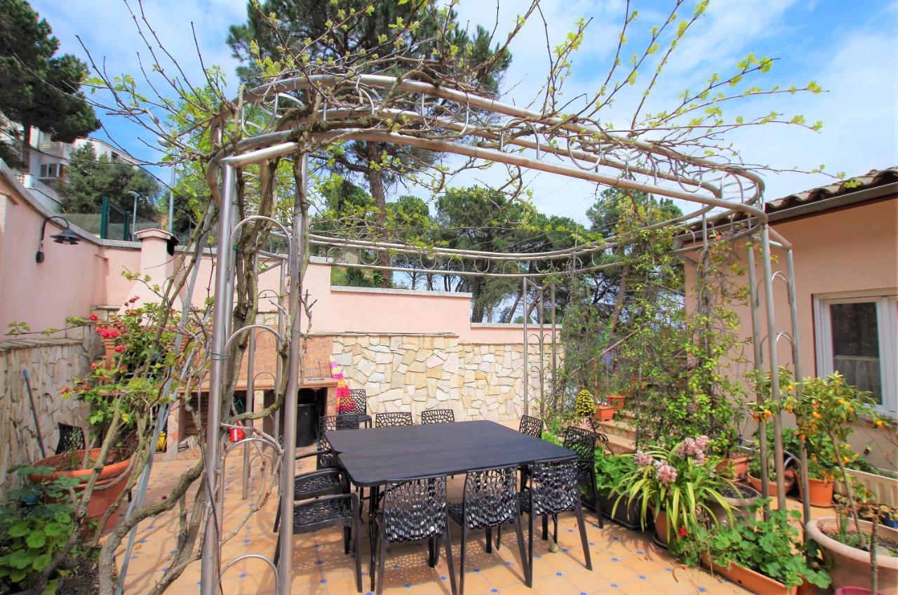 Christine: Luxurious 17-person With Pool And Barbecue Villa Lloret de Mar