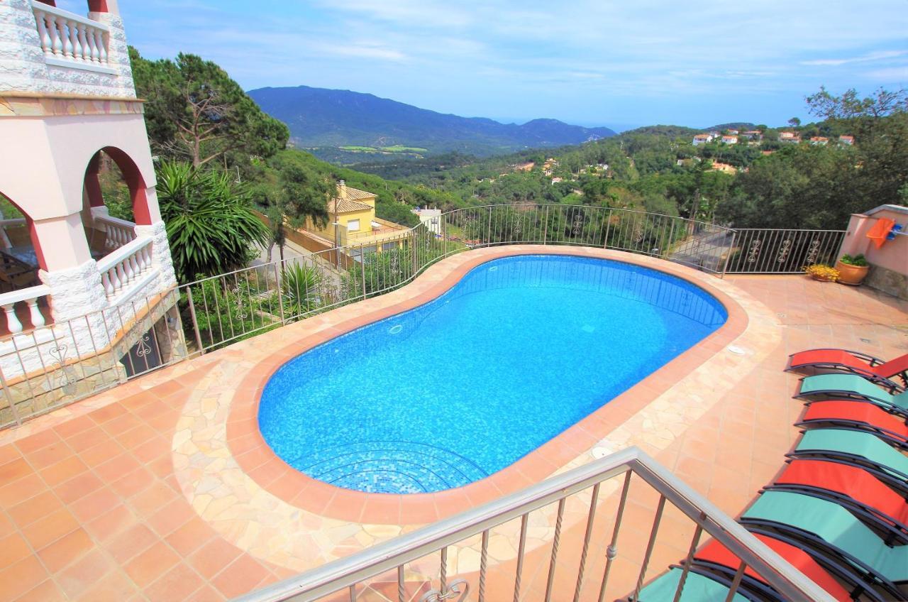 Christine: Luxurious 17-person With Pool And Barbecue Villa *