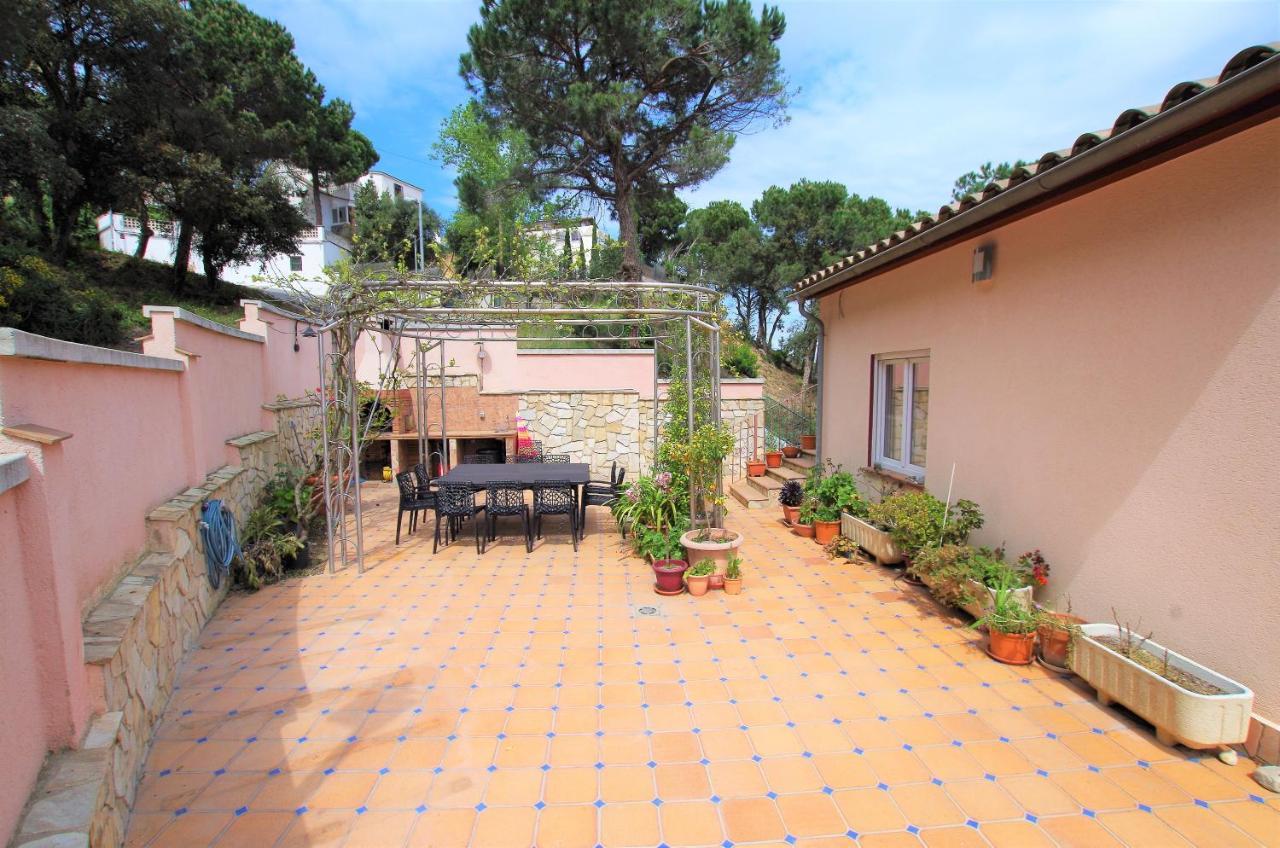Christine: Luxurious 17-person With Pool And Barbecue Villa