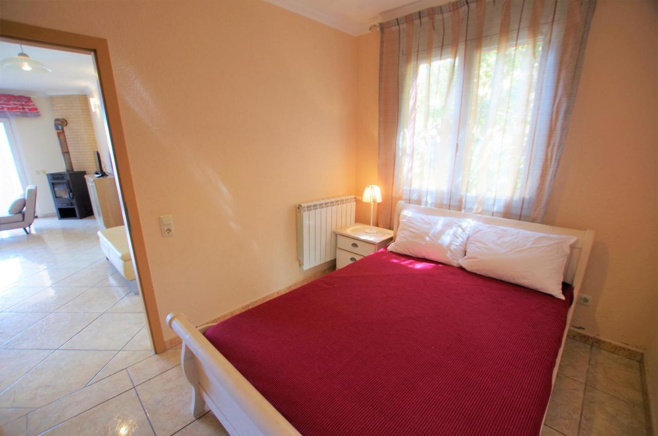 Christine: Luxurious 17-person With Pool And Barbecue *