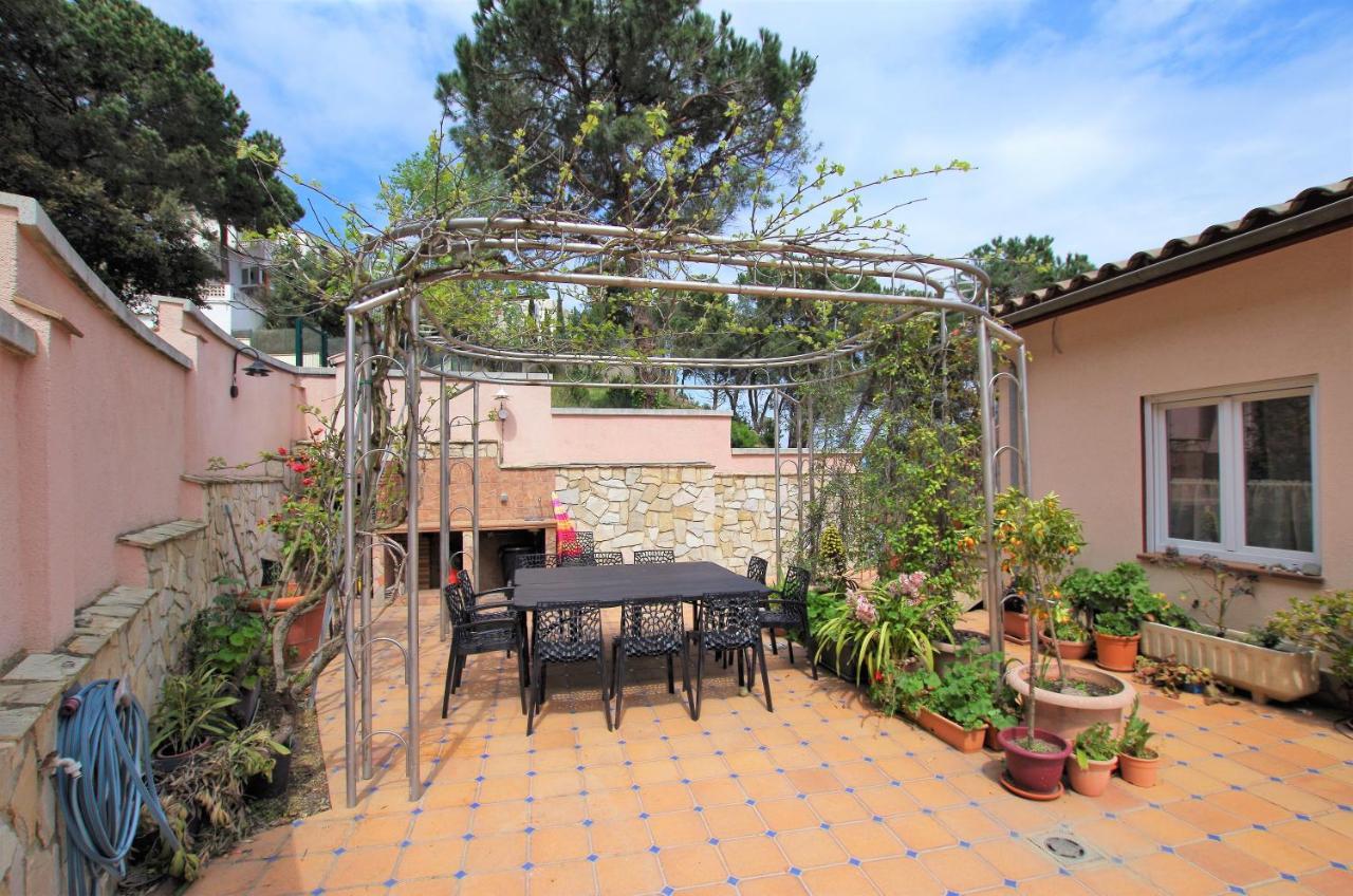 Christine: Luxurious 17-person With Pool And Barbecue Villa Lloret de Mar