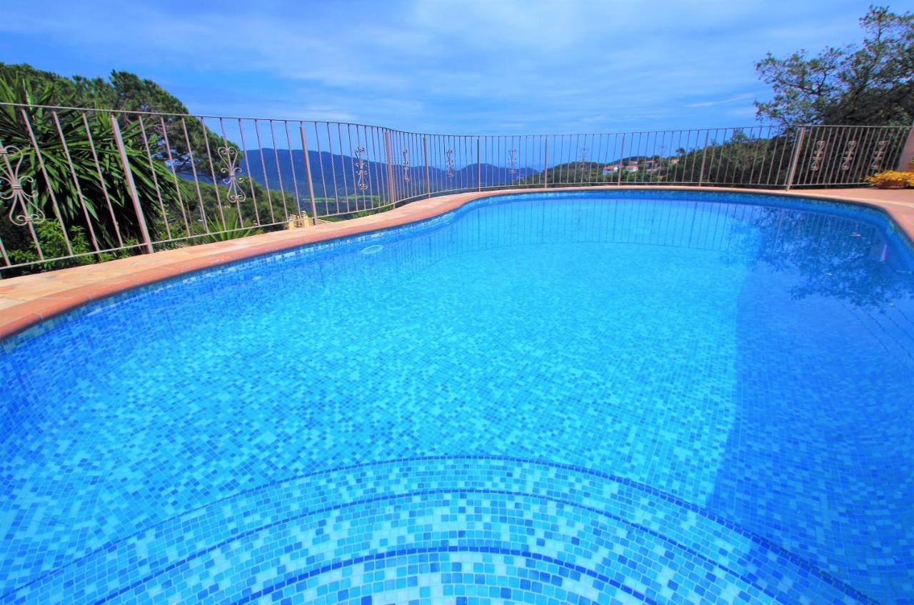 Christine: Luxurious 17-person With Pool And Barbecue Lloret de Mar