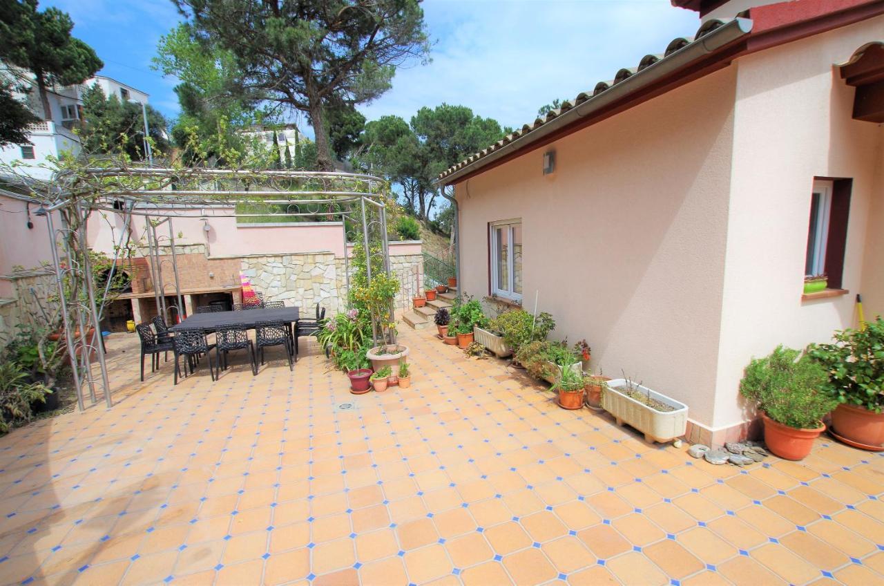 Christine: Luxurious 17-person With Pool And Barbecue Villa Lloret de Mar