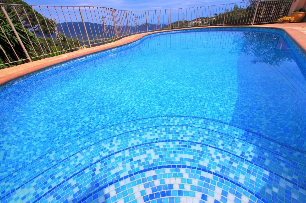 Villa Christine: Luxurious 17-person With Pool And Barbecue Lloret de Mar