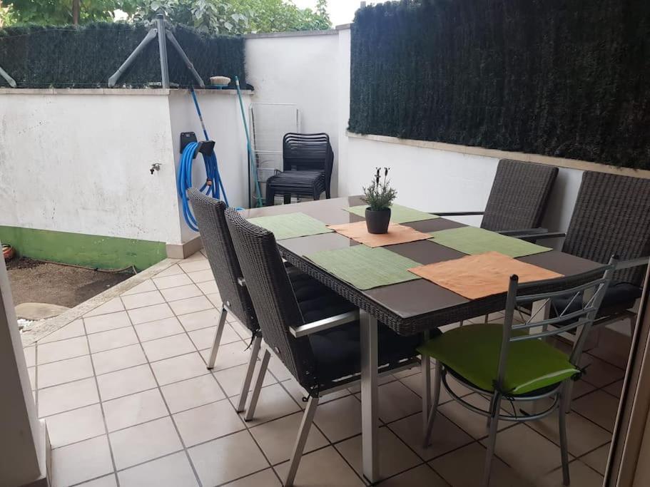 Precioso Con Piscina Y Jardin Propio *