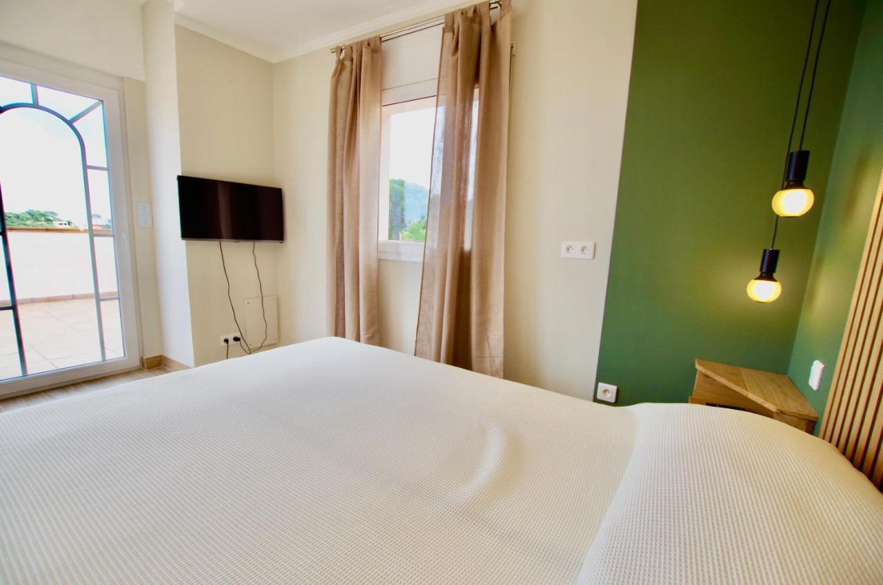 Christine: Luxurious 17-person With Pool And Barbecue Villa Lloret de Mar