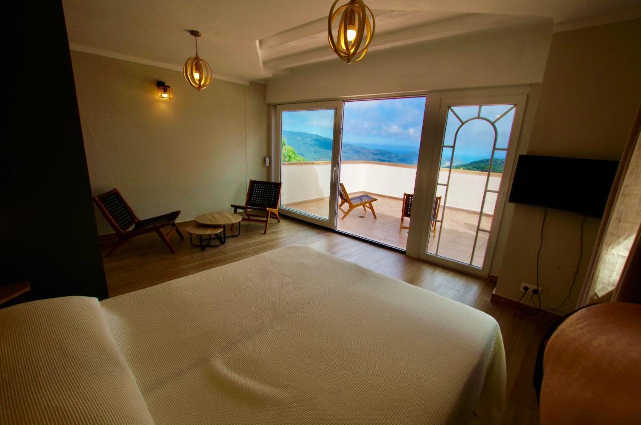 Christine: Luxurious 17-person With Pool And Barbecue Villa Lloret de Mar