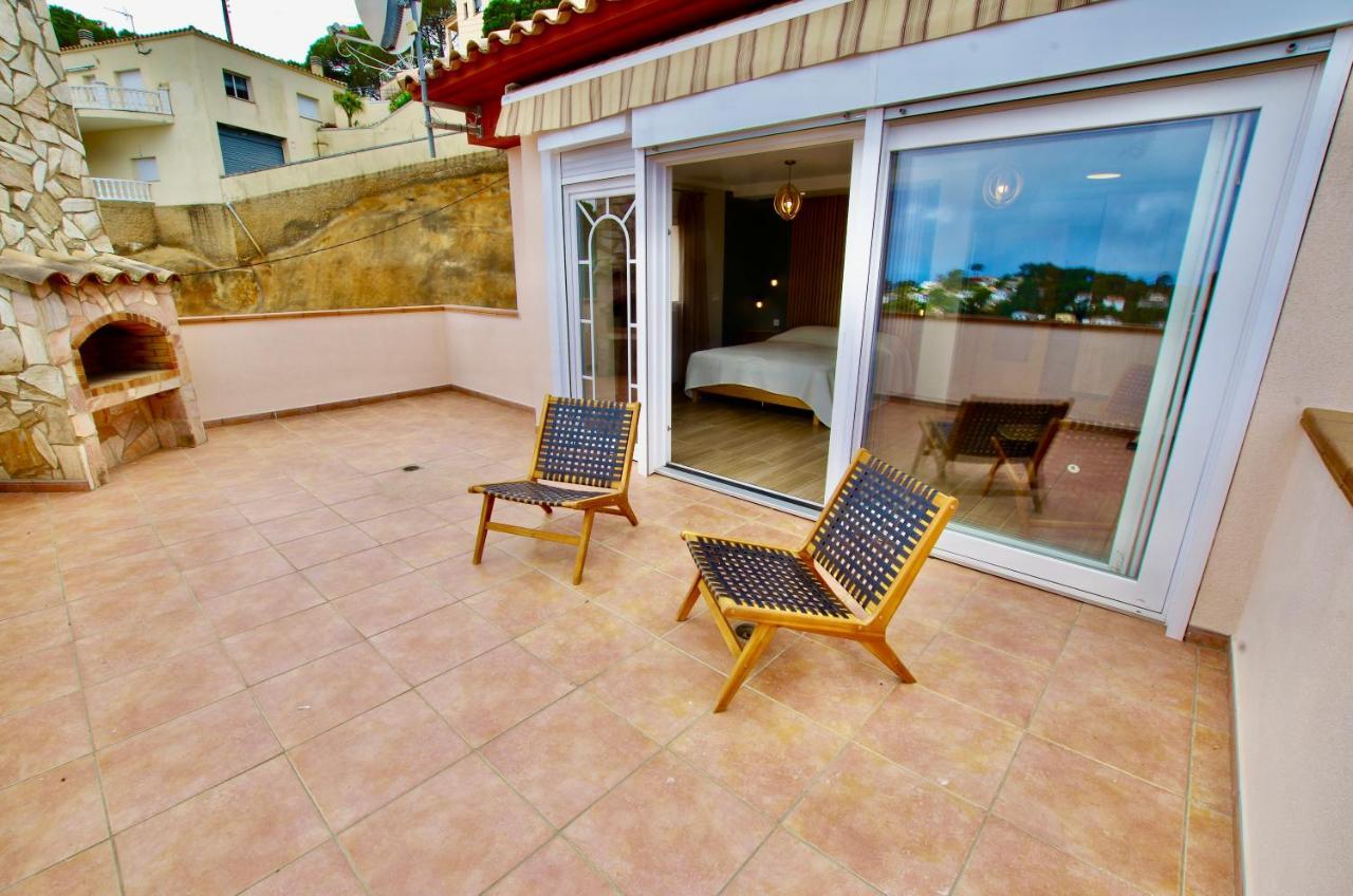 Christine: Luxurious 17-person With Pool And Barbecue Villa *
