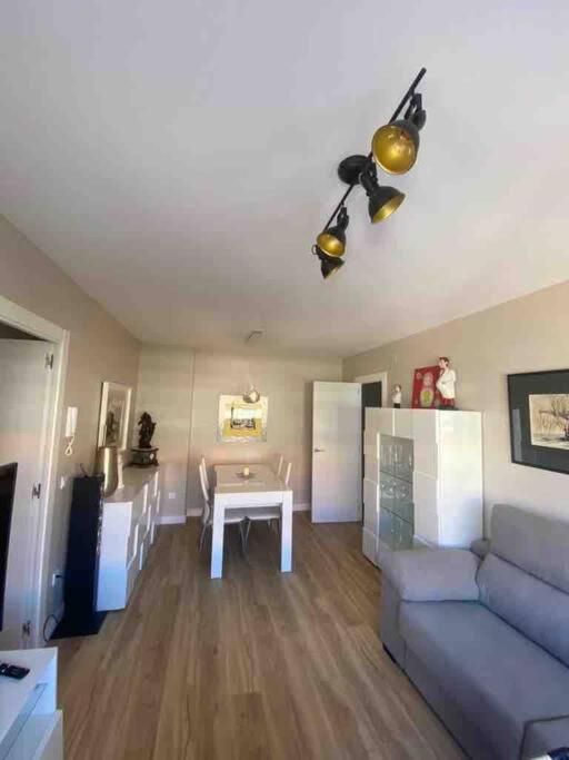 Appartement Lujoso Piso Enfrente De Playa De Fenals, 2 Terrazas
