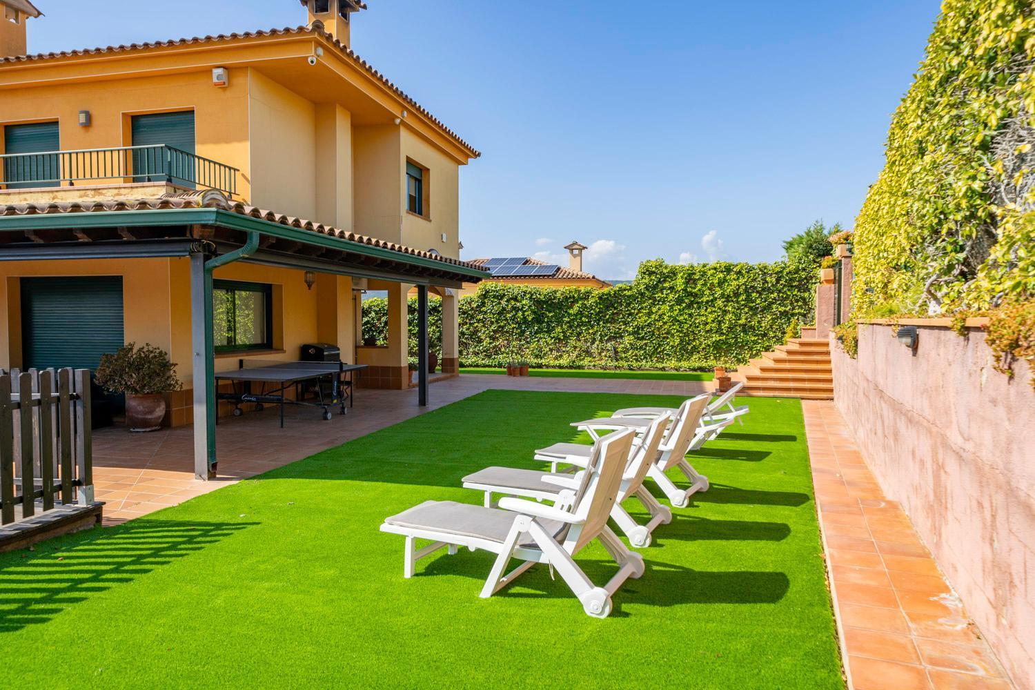 Margot Lux, Ideal Familias, Piscina & Aircon
