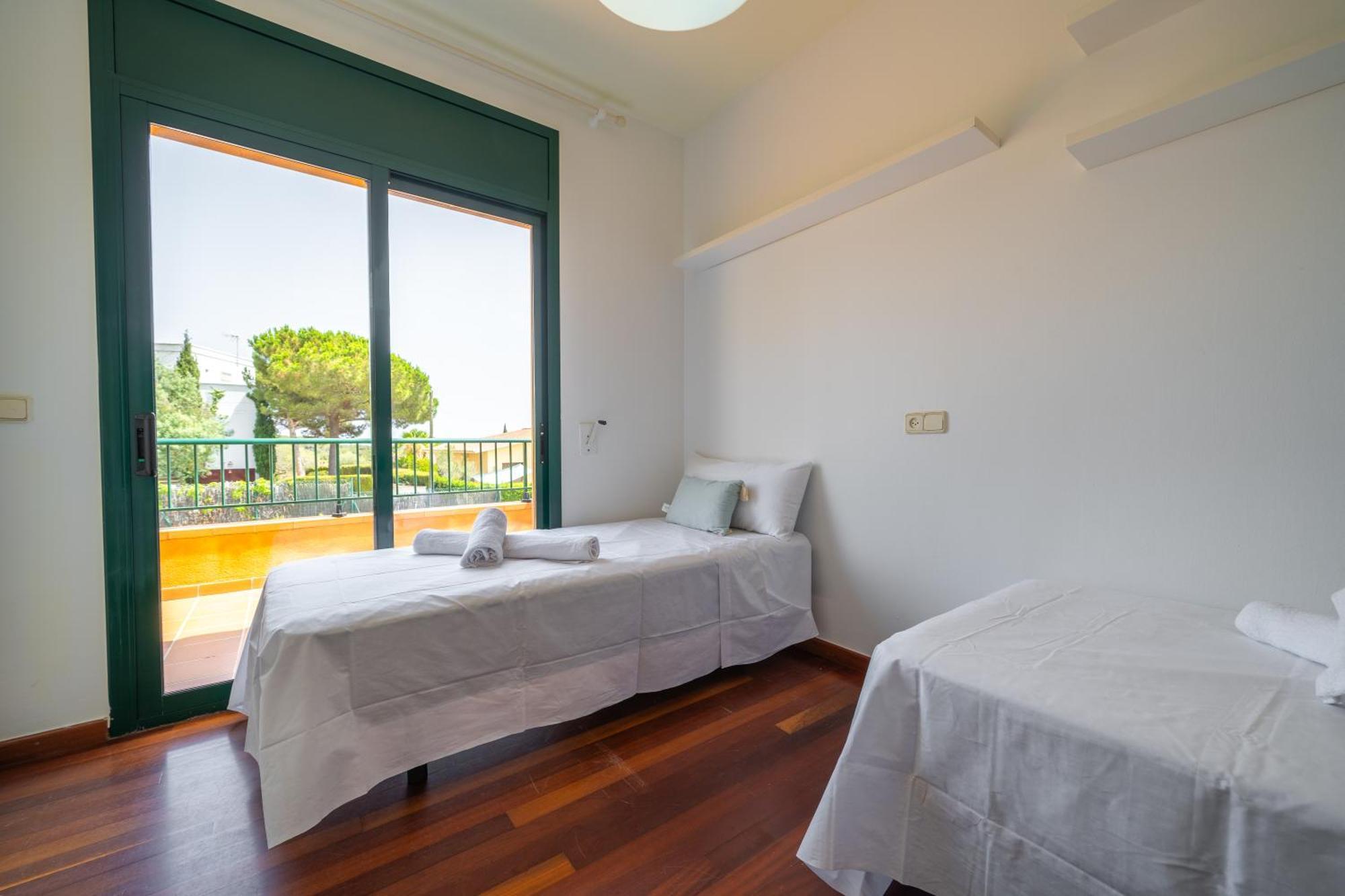 Margot Lux, Ideal Familias, Piscina & Aircon