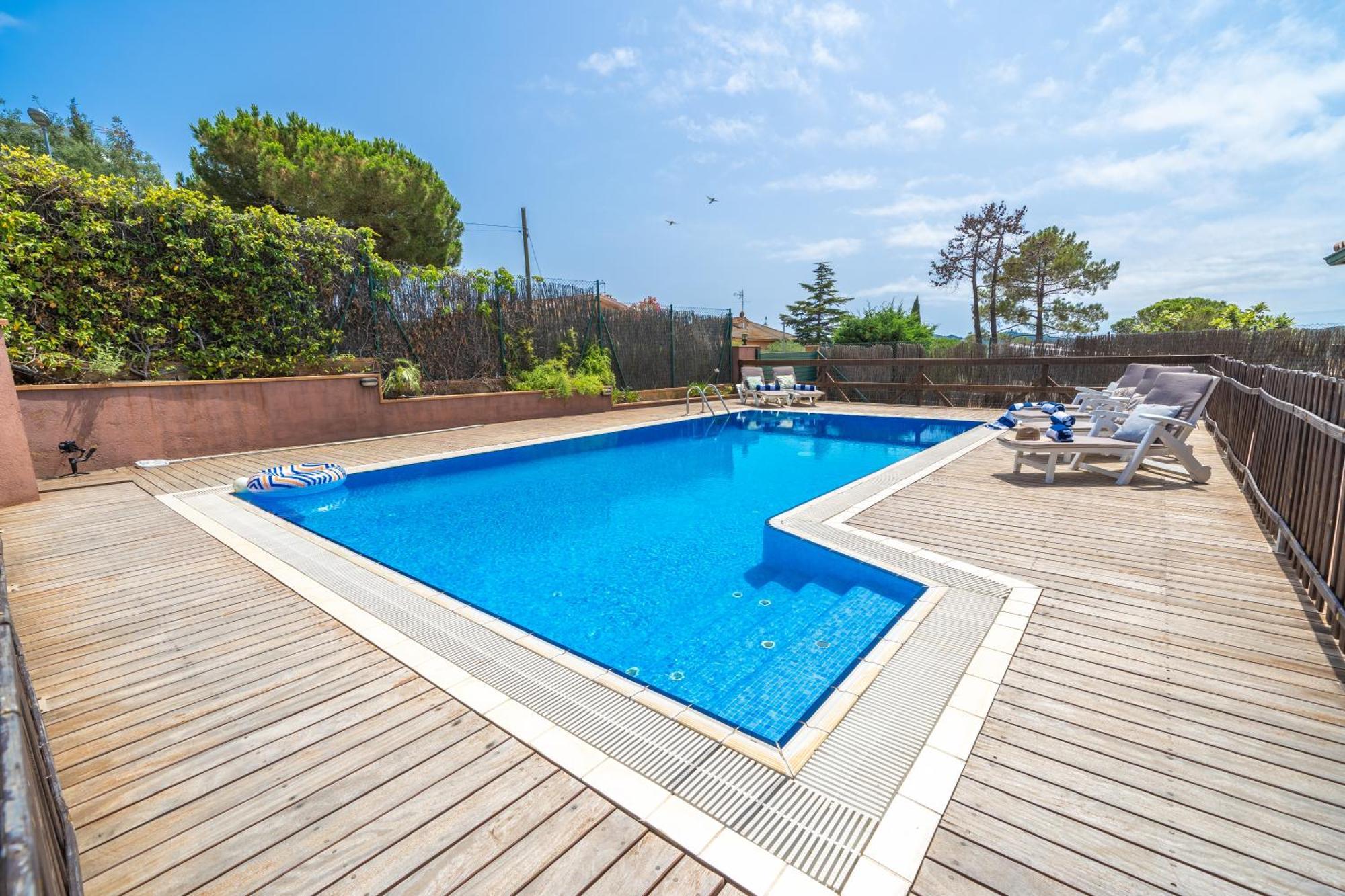 Margot Lux, Ideal Familias, Piscina & Aircon Villa *