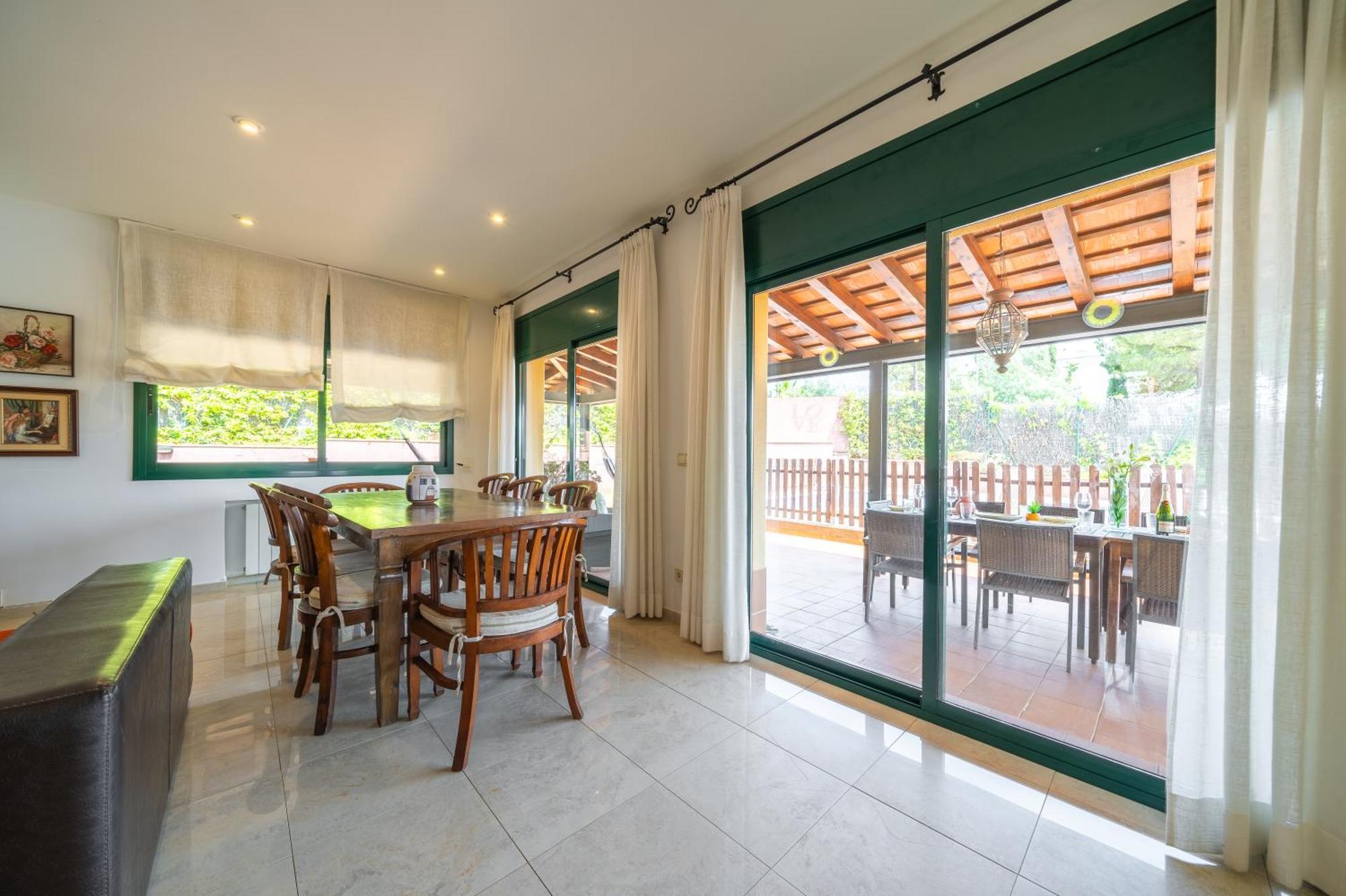 Margot Lux, Ideal Familias, Piscina & Aircon Villa