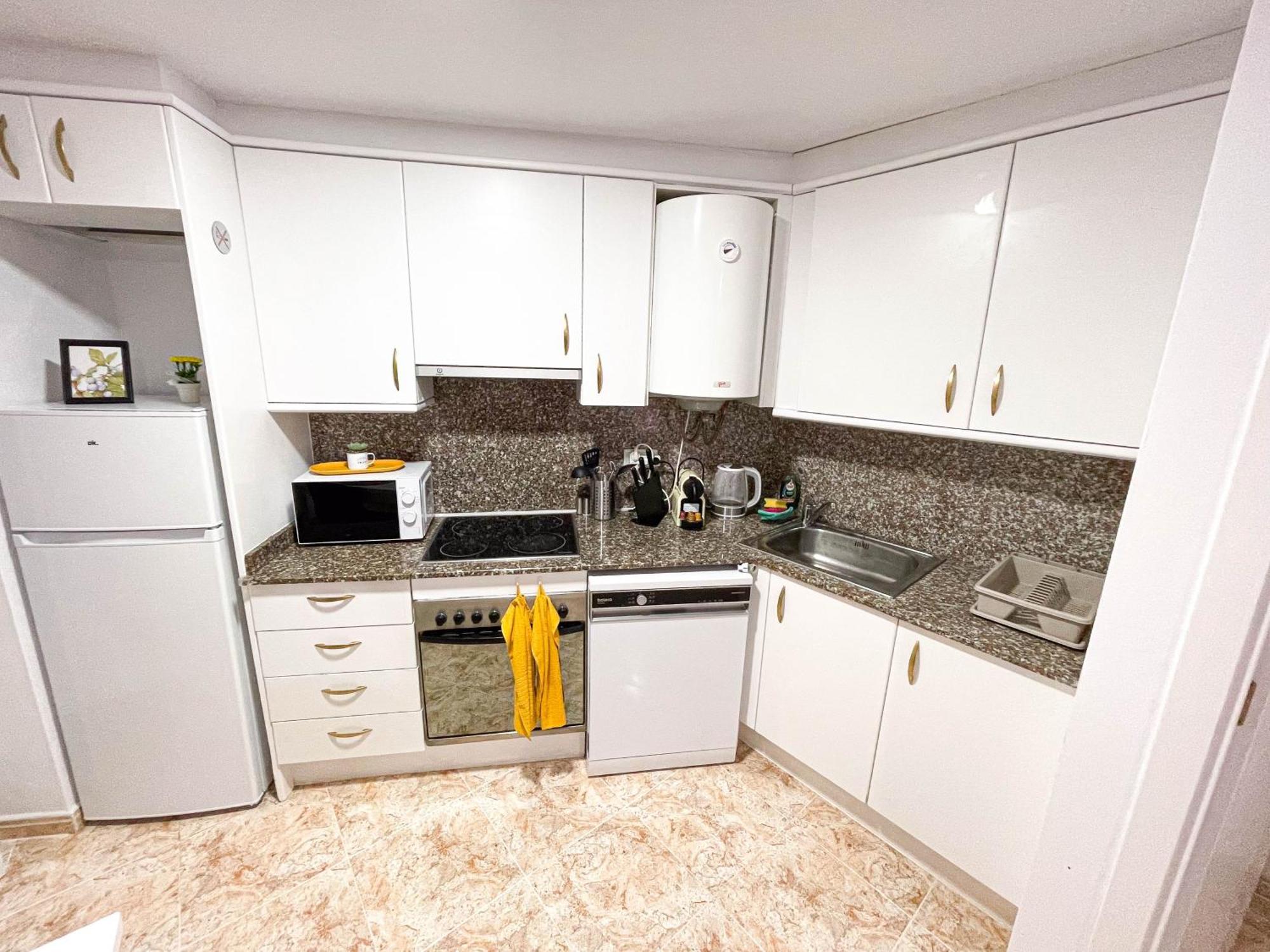Yellow Lloret Apartment